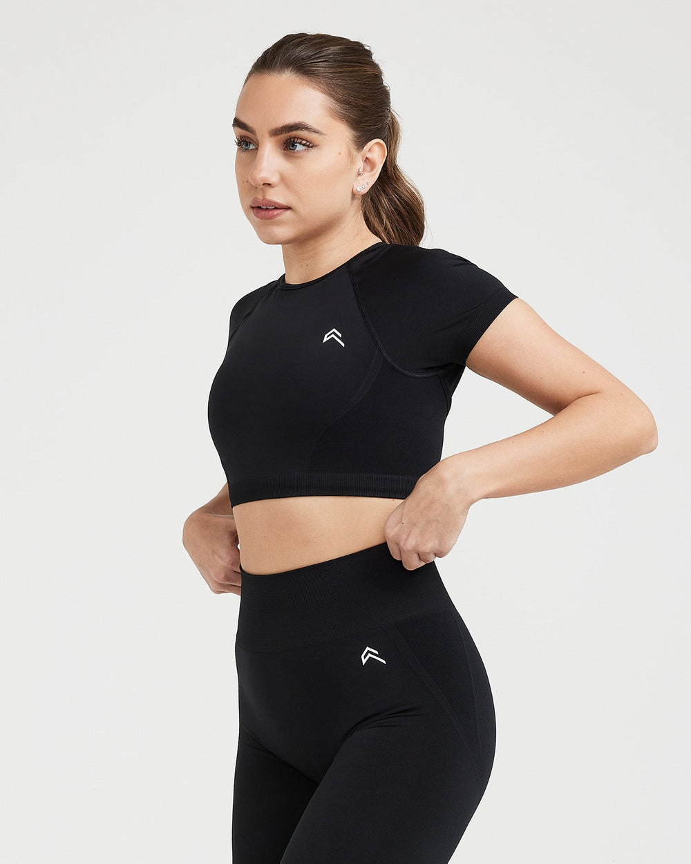 ONER ACTIVE EFFORTLESS SEAMLESS SHORT SLEEVE CROP TOP - Azula sportswear