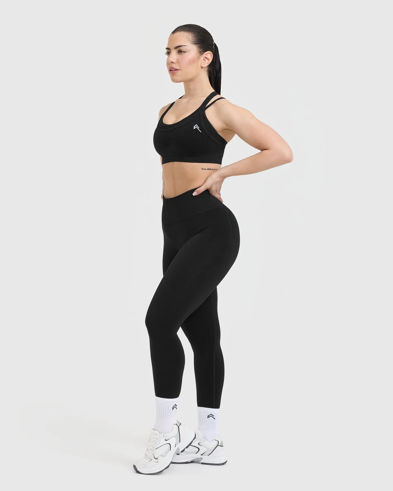 ONER ACTIVE EFFORTLESS SEAMLESS LAYERED SPORTS BRA