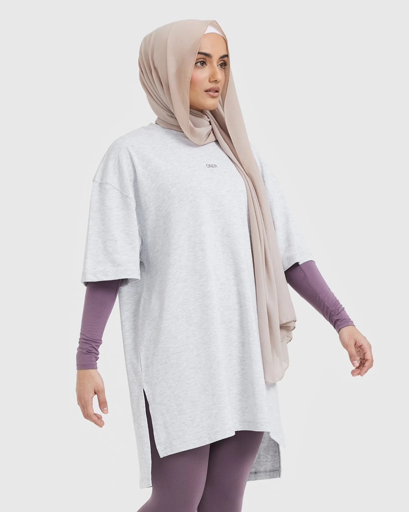 ONER ACTIVE RAISING THE BAR GRAPHIC LONGLINE T-SHIRT - Azula sportswear