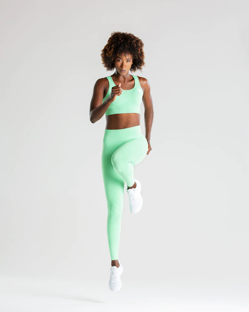 WOMEN’S BEST POWER SEAMLESS SPORTS BRA - Azula sportswear