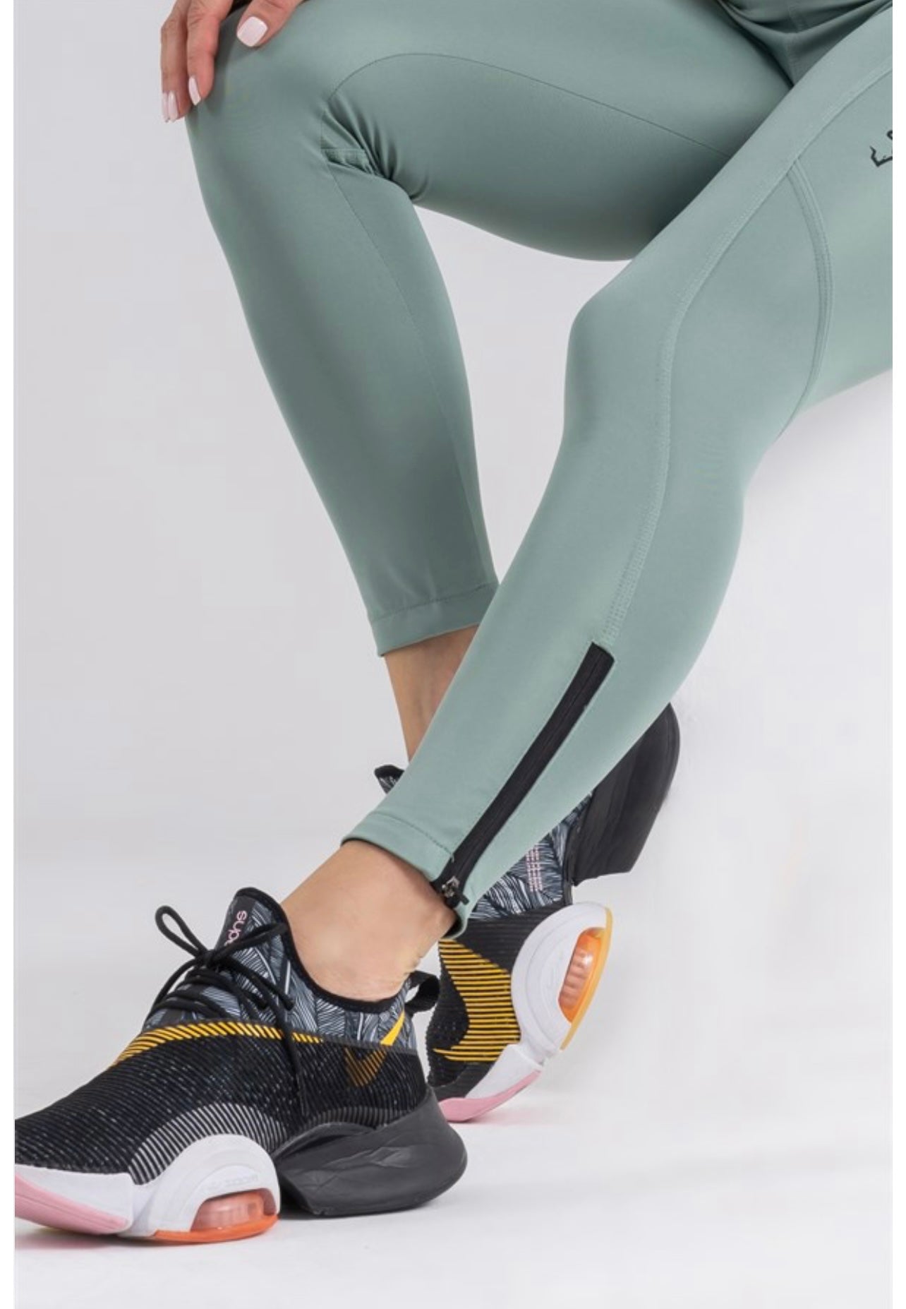 Gymwolves Sports Leggings | Green | Versatile Stretch | Push Up Woman Sports Leggings | Reflex Series - Azula sportswear