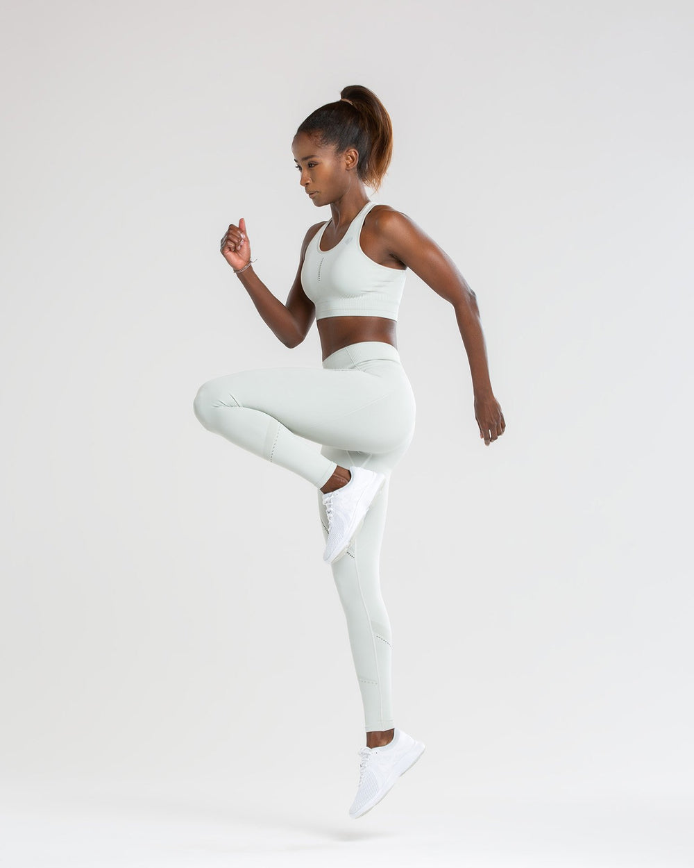 WOMEN’S BEST RENEW SEAMLESS SPORTS BRA - Azula sportswear