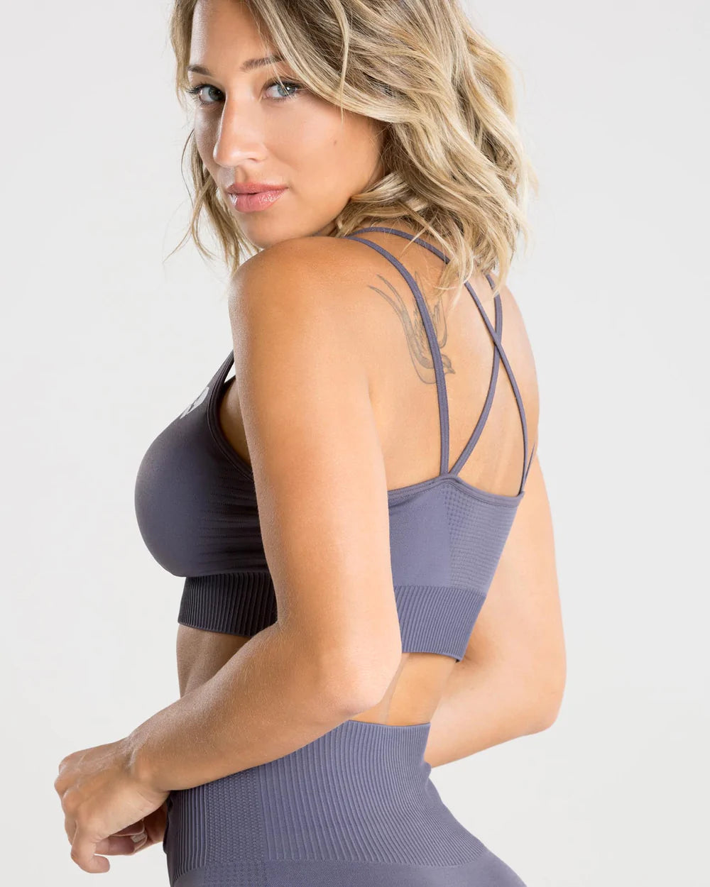 WOMEN’S BEST POWER SEAMLESS SPORTS BRA - Azula sportswear