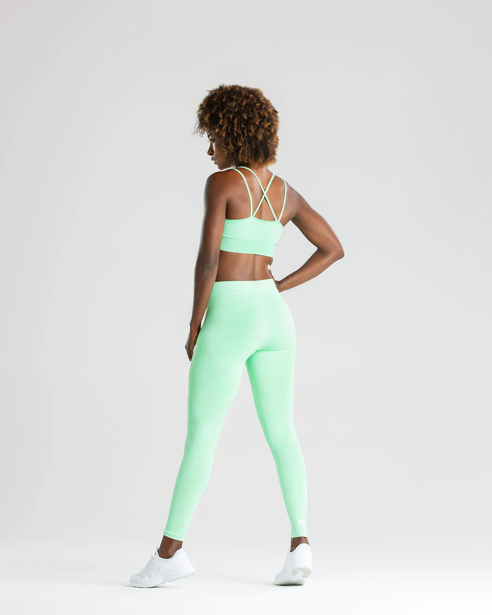 WOMEN’S BEST POWER SEAMLESS SPORTS BRA - Azula sportswear