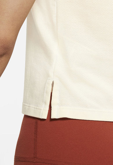NIKE Crop shirt with Dri-FIT technology for training - Azula sportswear