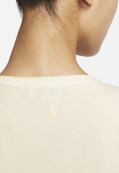 NIKE Crop shirt with Dri-FIT technology for training - Azula sportswear