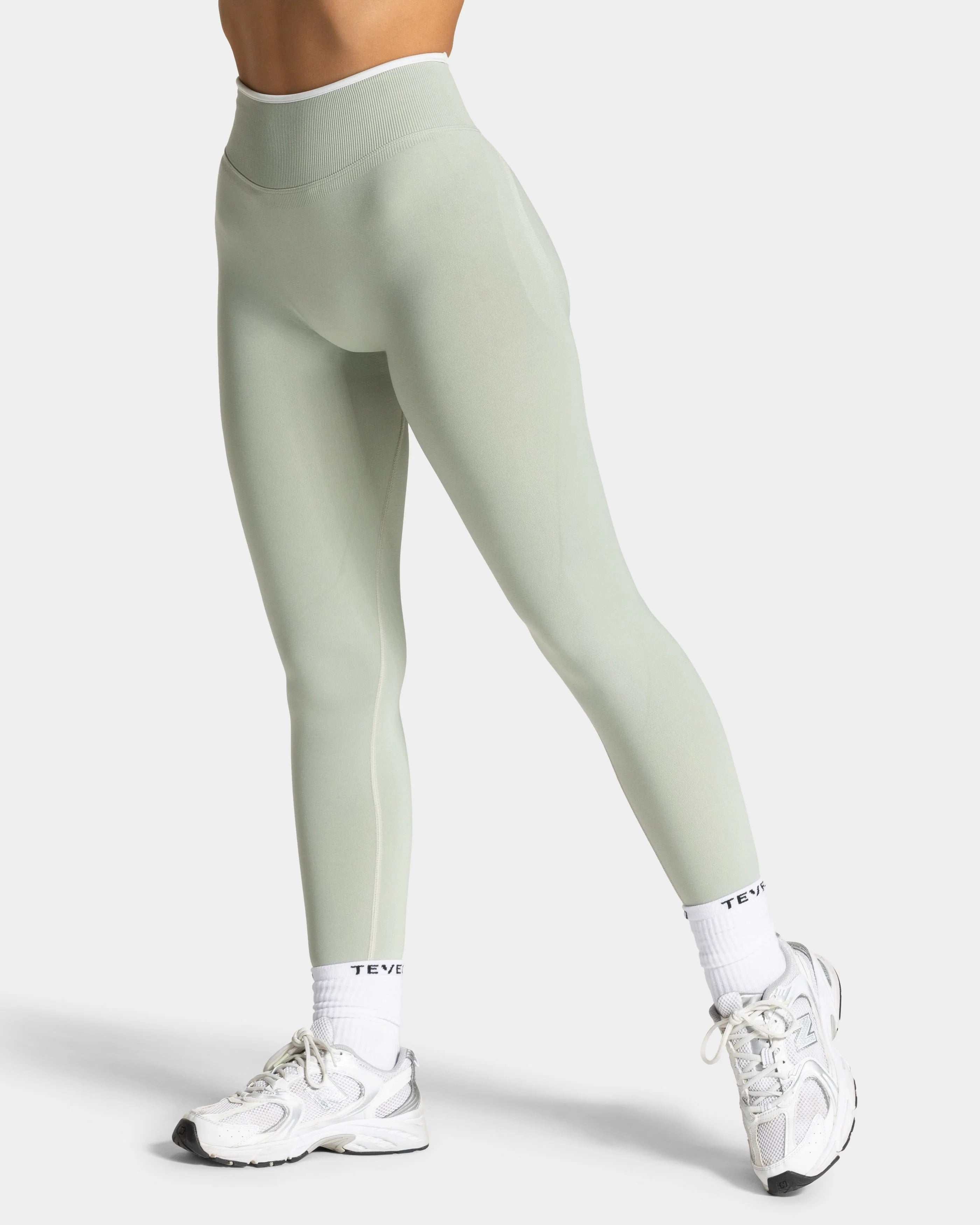 TEVEO Contrastline Sculpt Scrunch Leggings