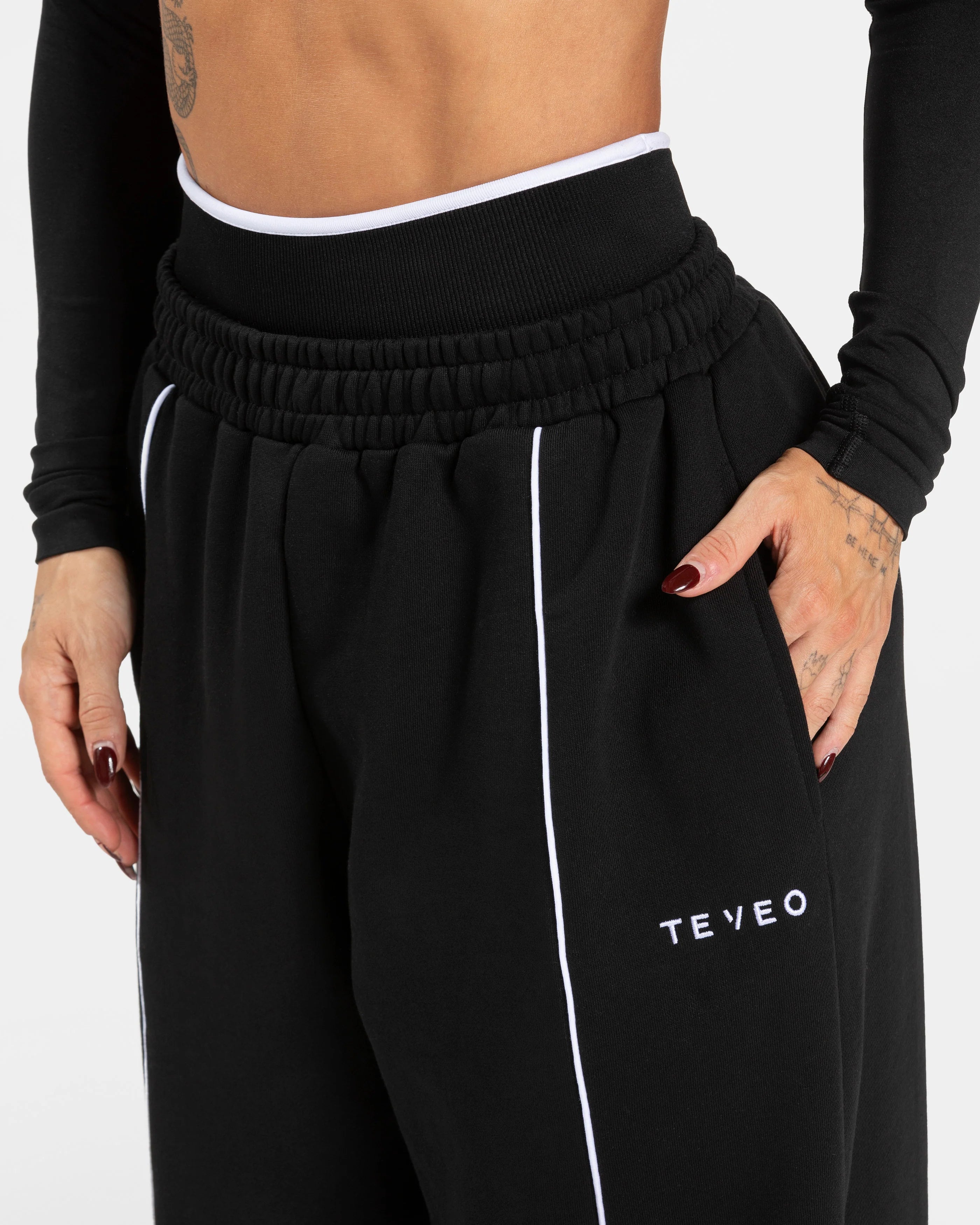 TEVEO Contrastline Wide Leg Joggers ‘Black’