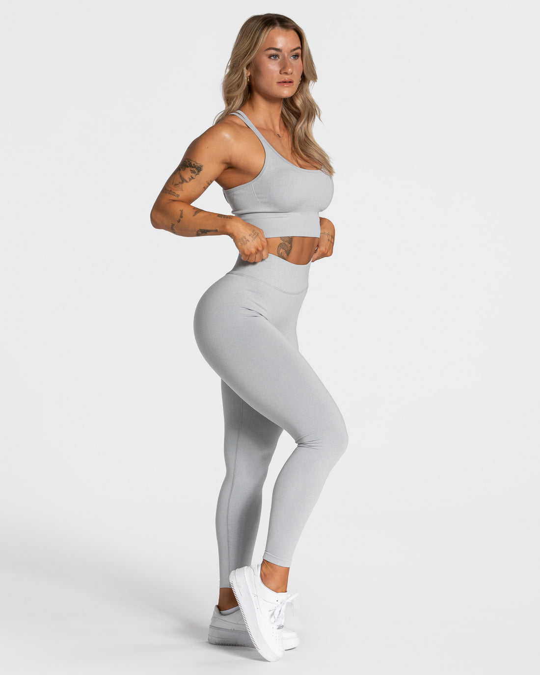 TEVEO Statement Scrunch Leggings “Light Gray”