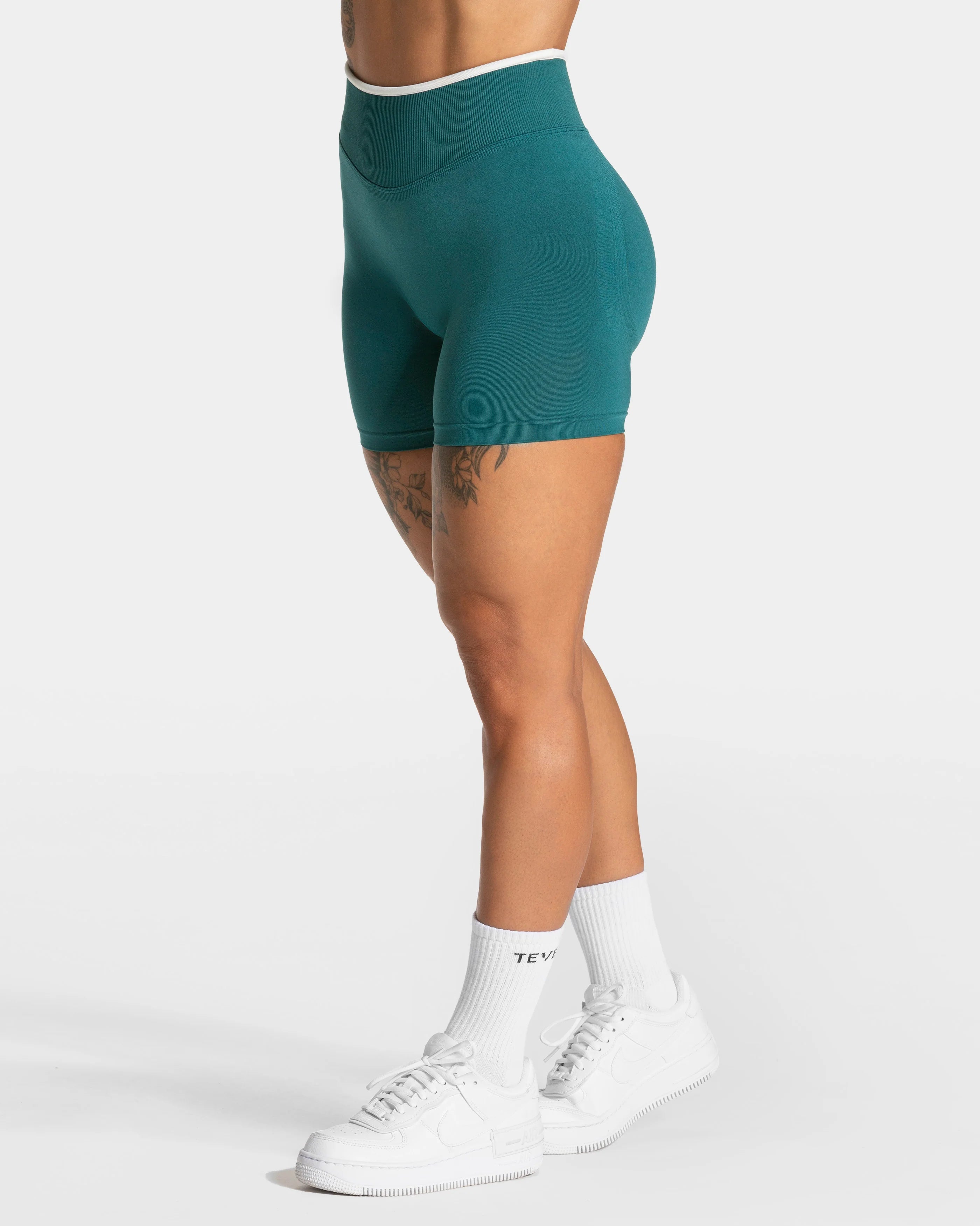 TEVEO Contrastline Sculpt Scrunch Shorts
