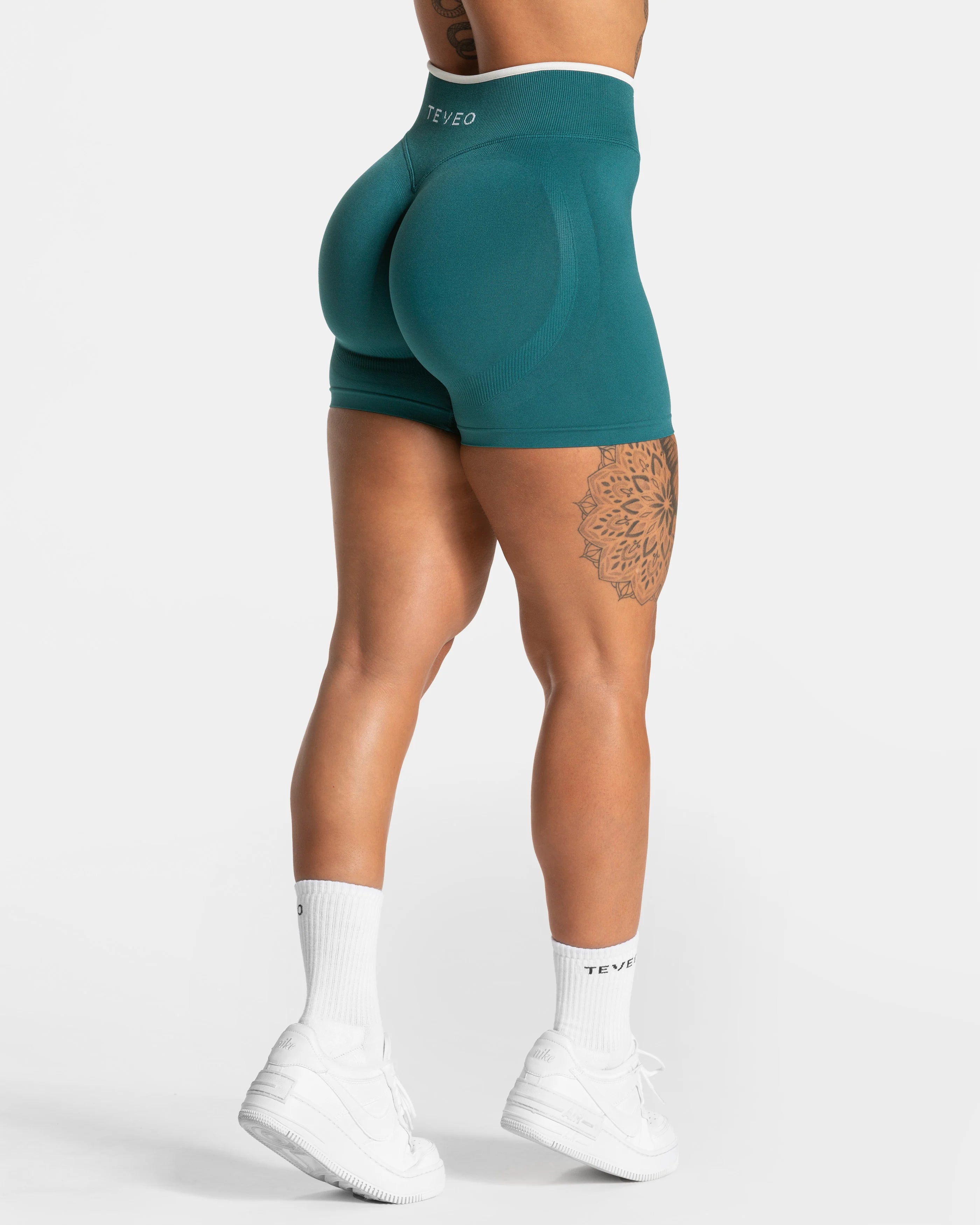 TEVEO Contrastline Sculpt Scrunch Shorts