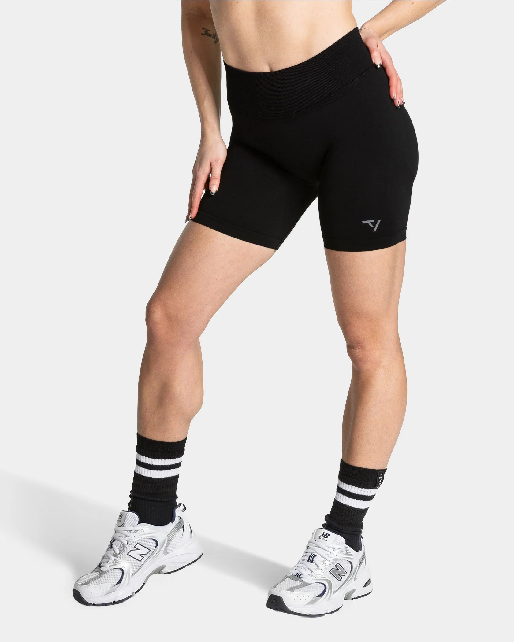 TEVEO Lift Sculpt Scrunch Shorts