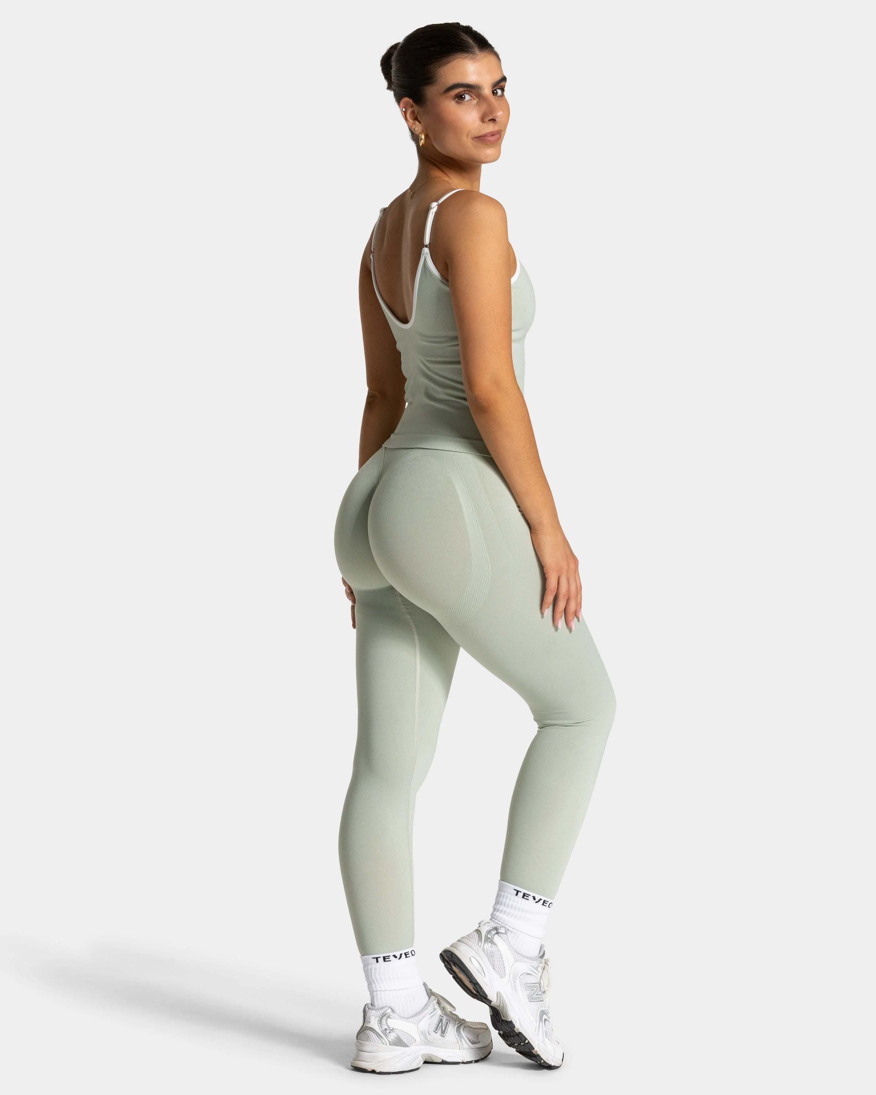 TEVEO Contrastline Sculpt Scrunch Leggings