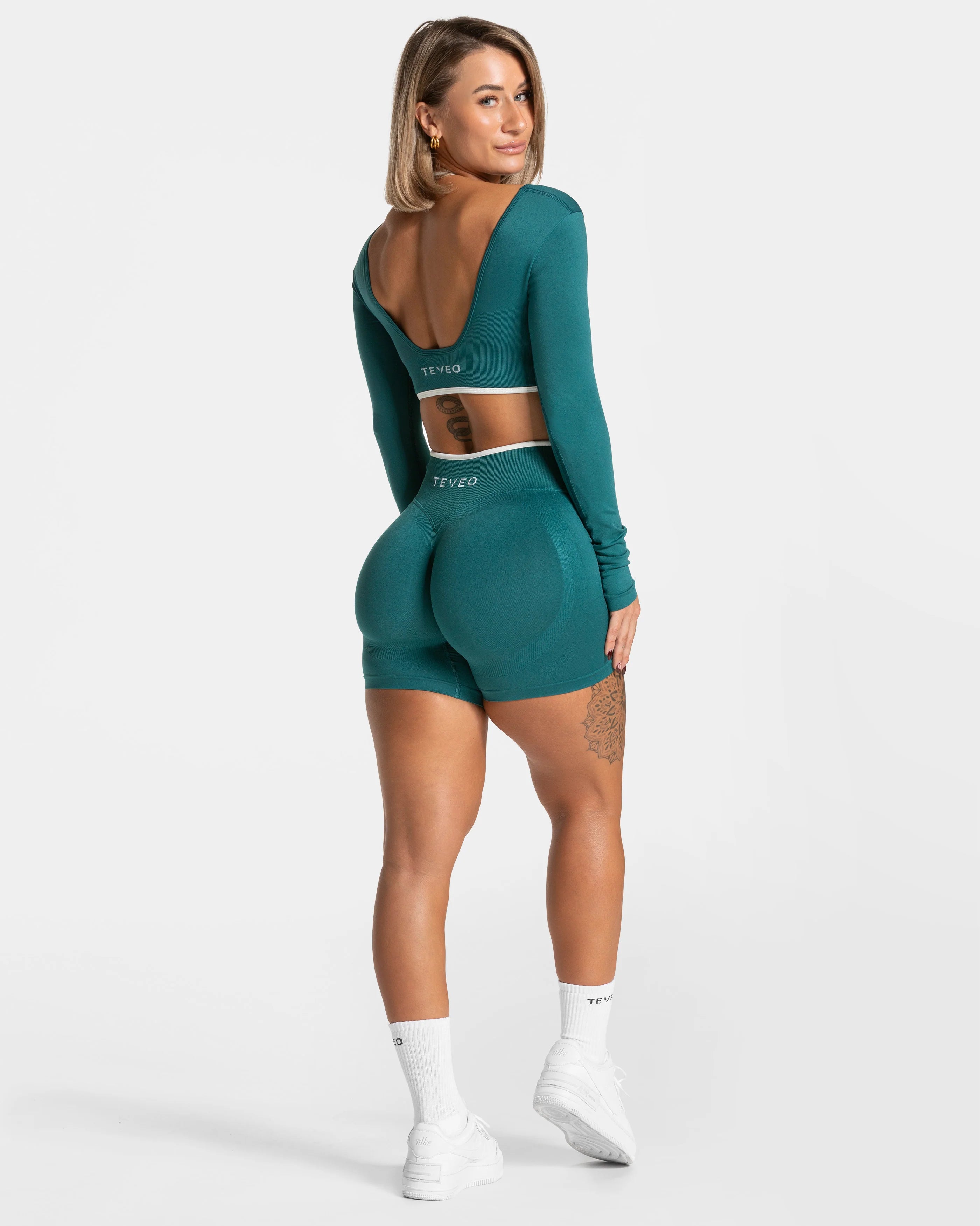TEVEO Contrastline Sculpt Scrunch Shorts