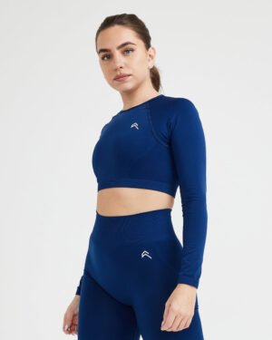 ONER ACTIVE
EFFORTLESS SEAMLESS LONG SLEEVE CROP TOP