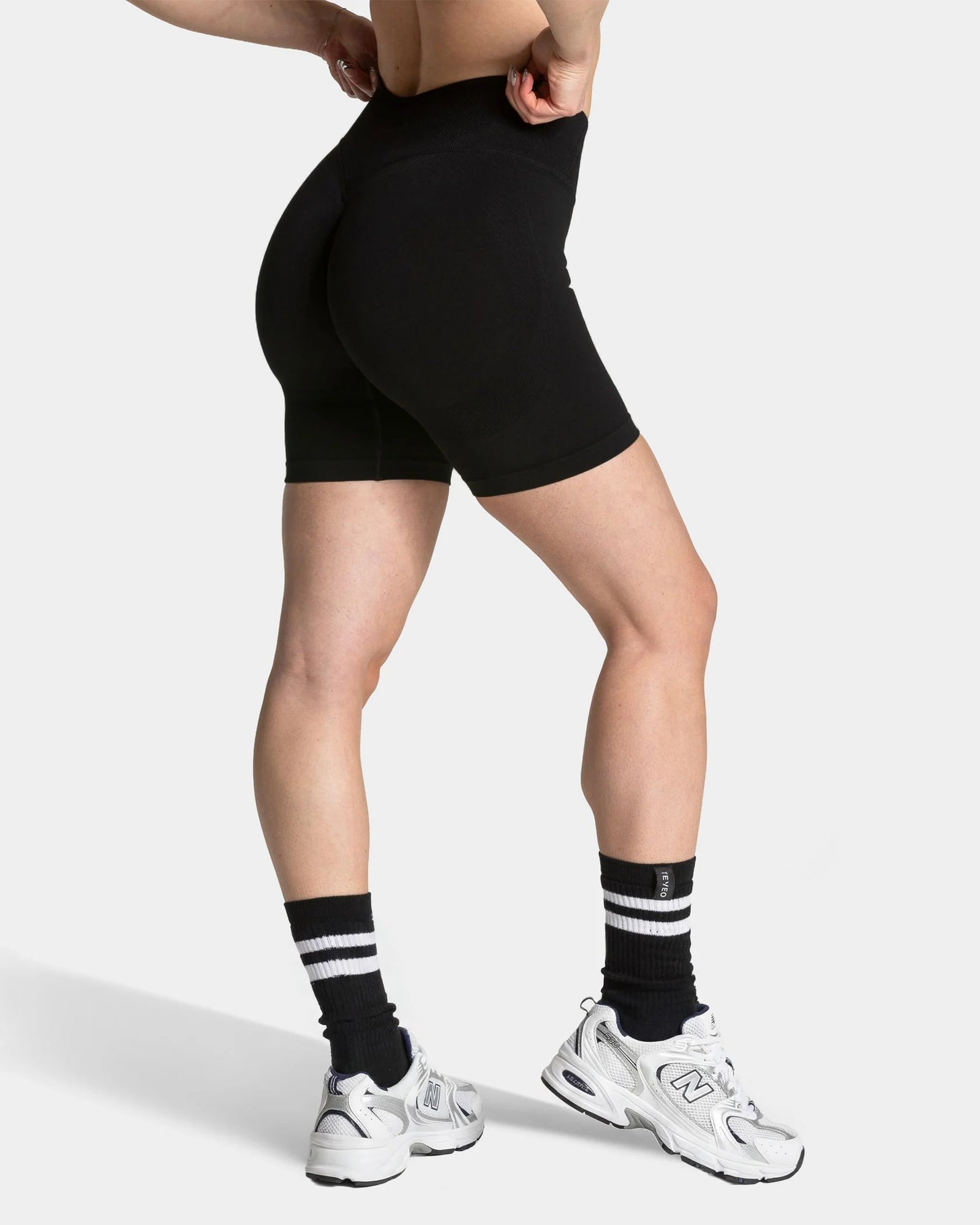 TEVEO Lift Sculpt Scrunch Shorts - Image 4