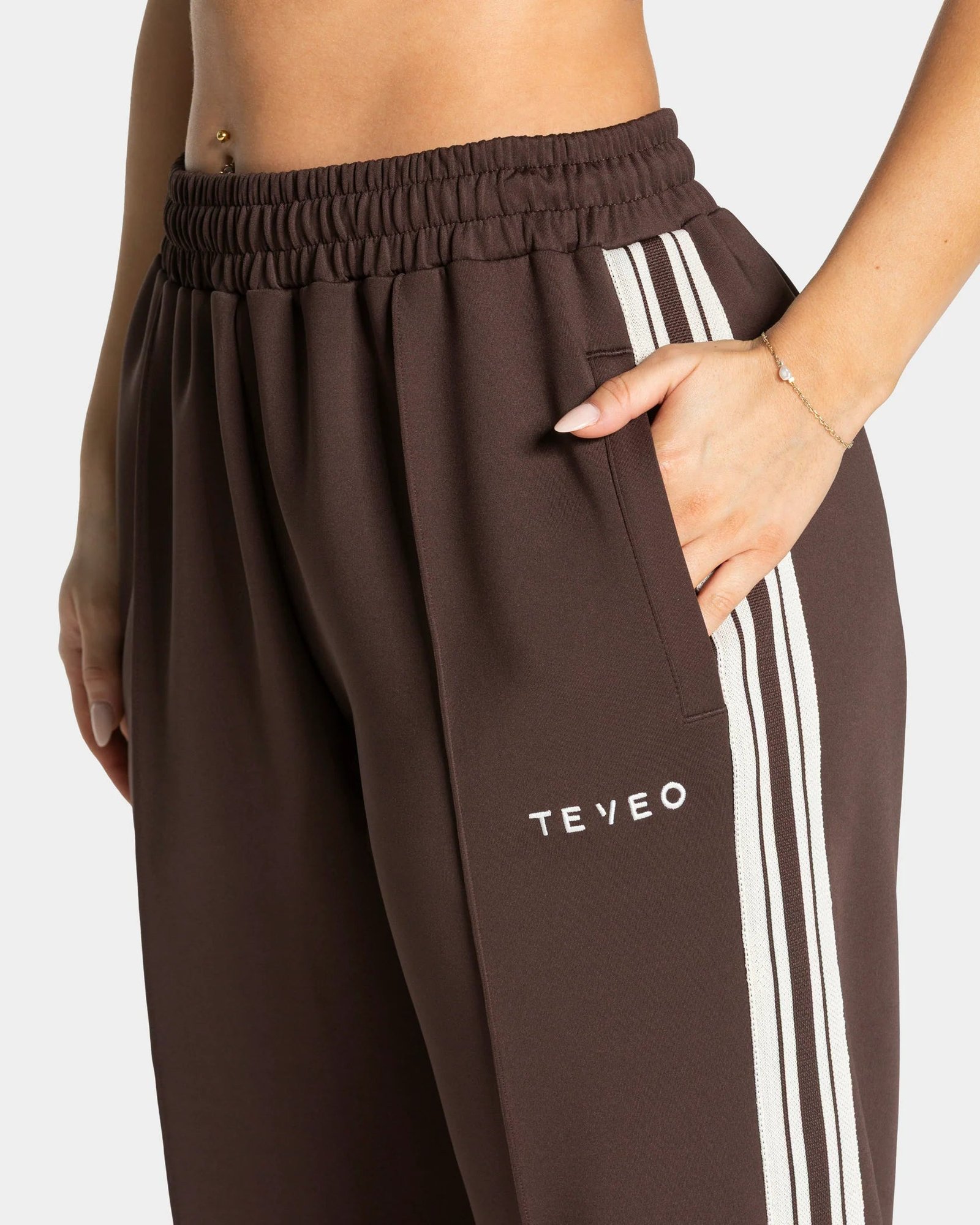 TEVEO Club Straight Leg Joggers ‘Espresso’ - Image 5