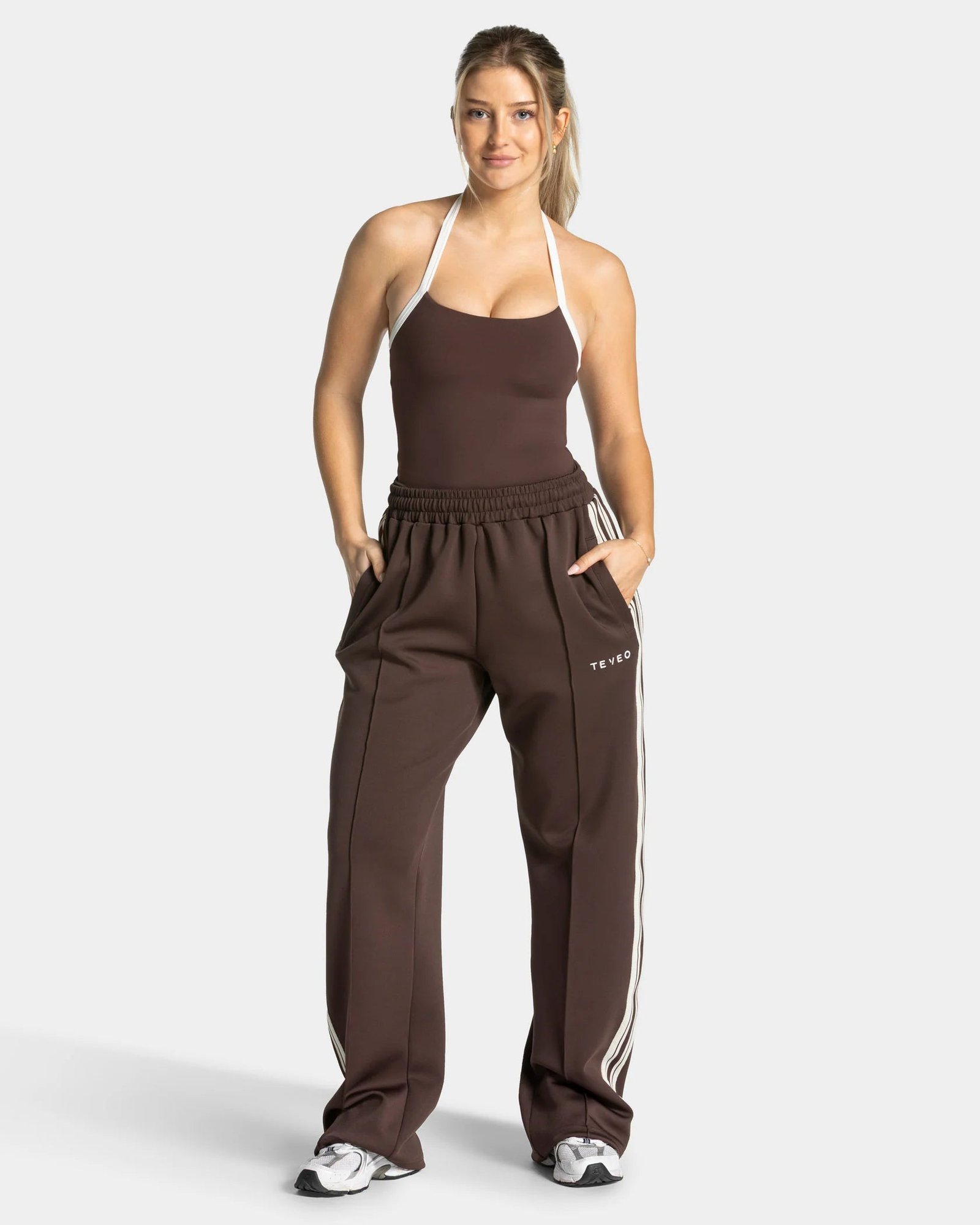 TEVEO Club Straight Leg Joggers ‘Espresso’ - Image 3